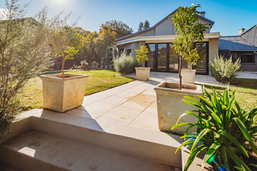 6 Bedroom Property for Sale in Heatherlands Western Cape